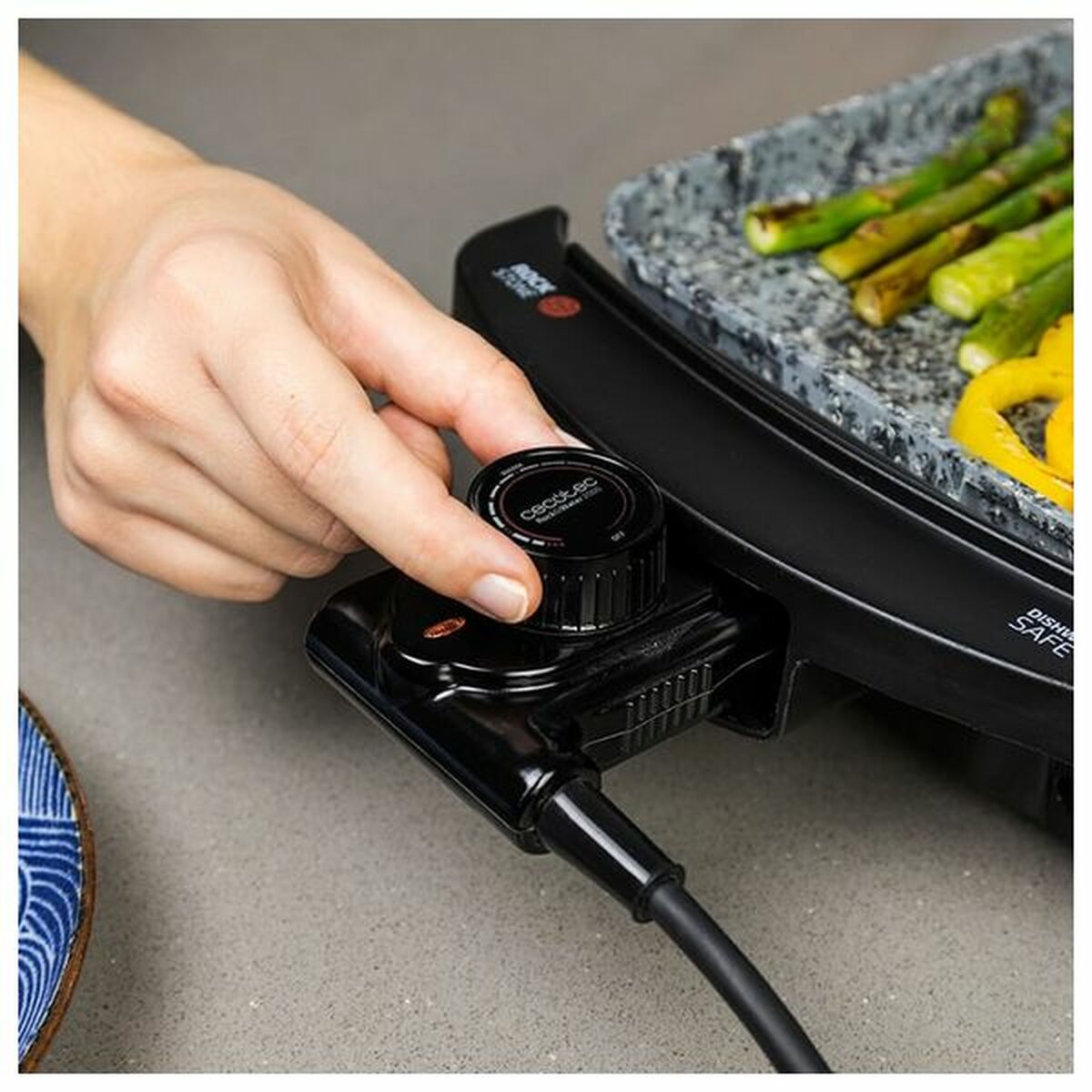 Grillplatta Cecotec Rock and Water 2000 1600W 1800 W finns hos Aktivcamping