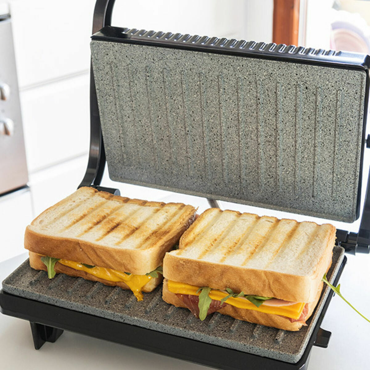 Grillplatta Cecotec Rock'nGrill 700 W finns hos Aktivcamping