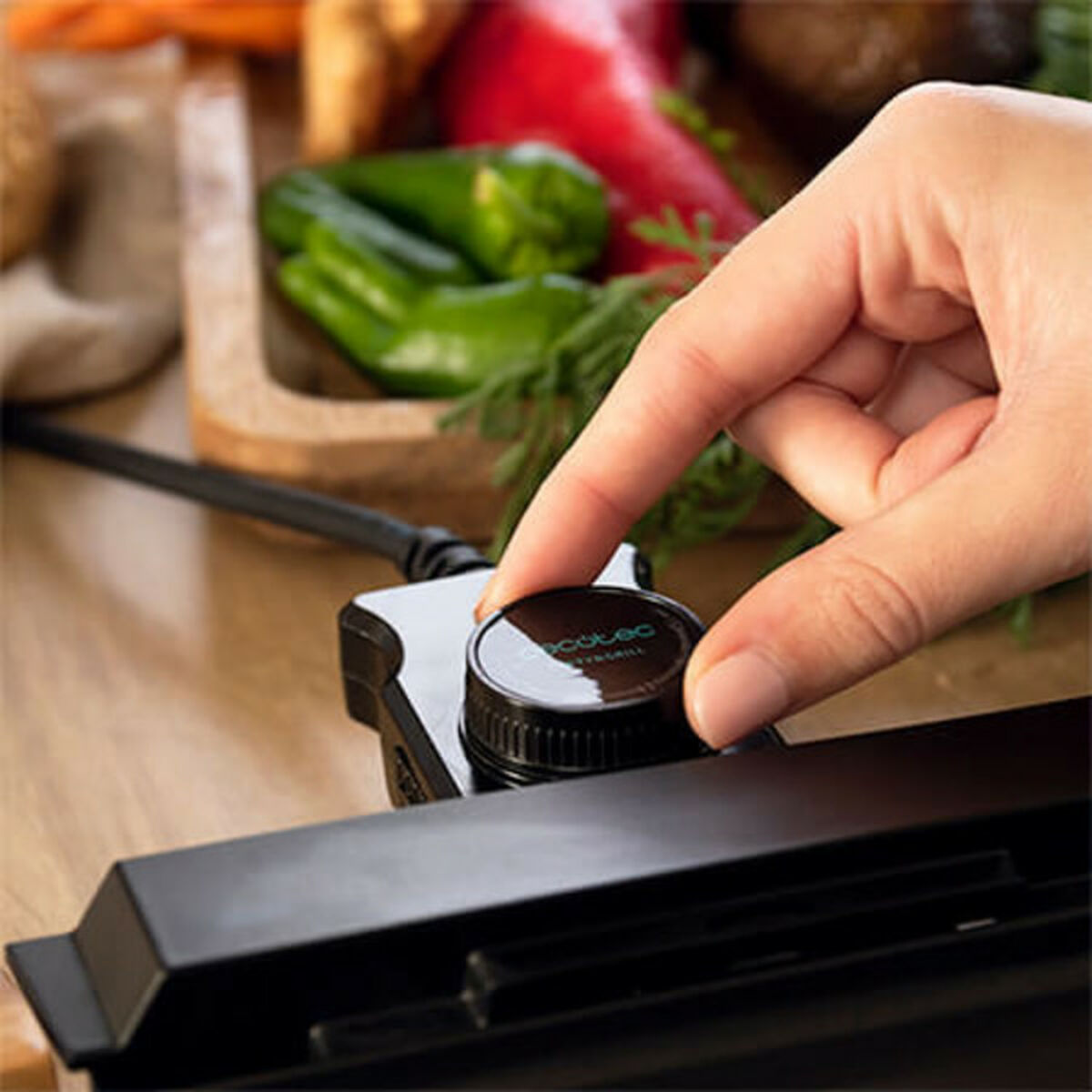 Grillplatta Cecotec Tasty&Grill 2000W 2000 W finns hos Aktivcamping