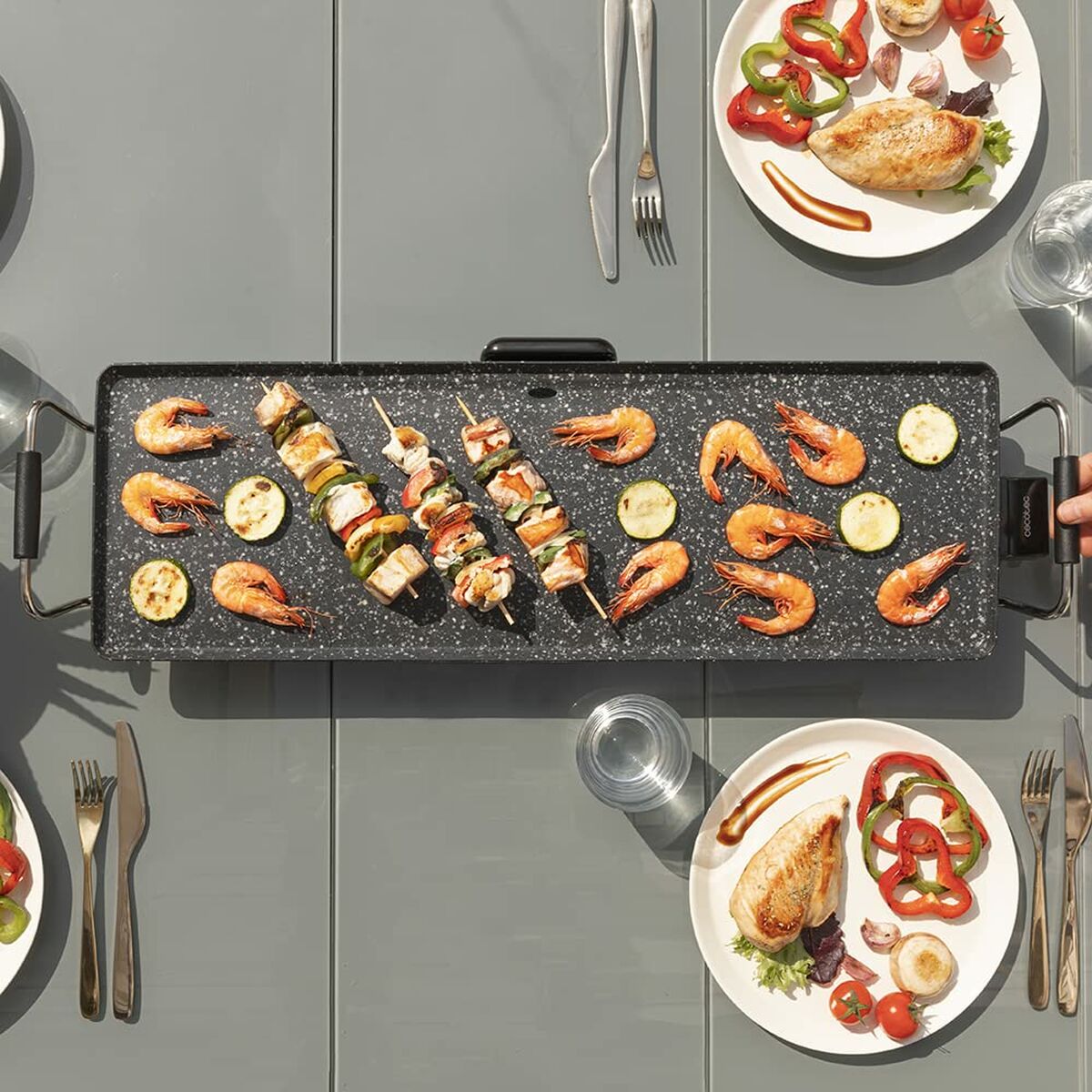 Grillplatta Cecotec Tasty&Grill 3000 RockWater XL 2400 W finns hos Aktivcamping