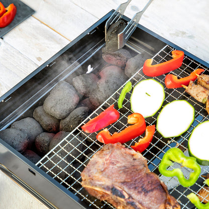 Hopfällbar bärbar kolgrill för användning med träkol BearBQ InnovaGoods finns hos Aktivcamping