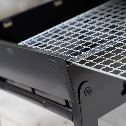 Hopfällbar bärbar kolgrill för användning med träkol BearBQ InnovaGoods finns hos Aktivcamping