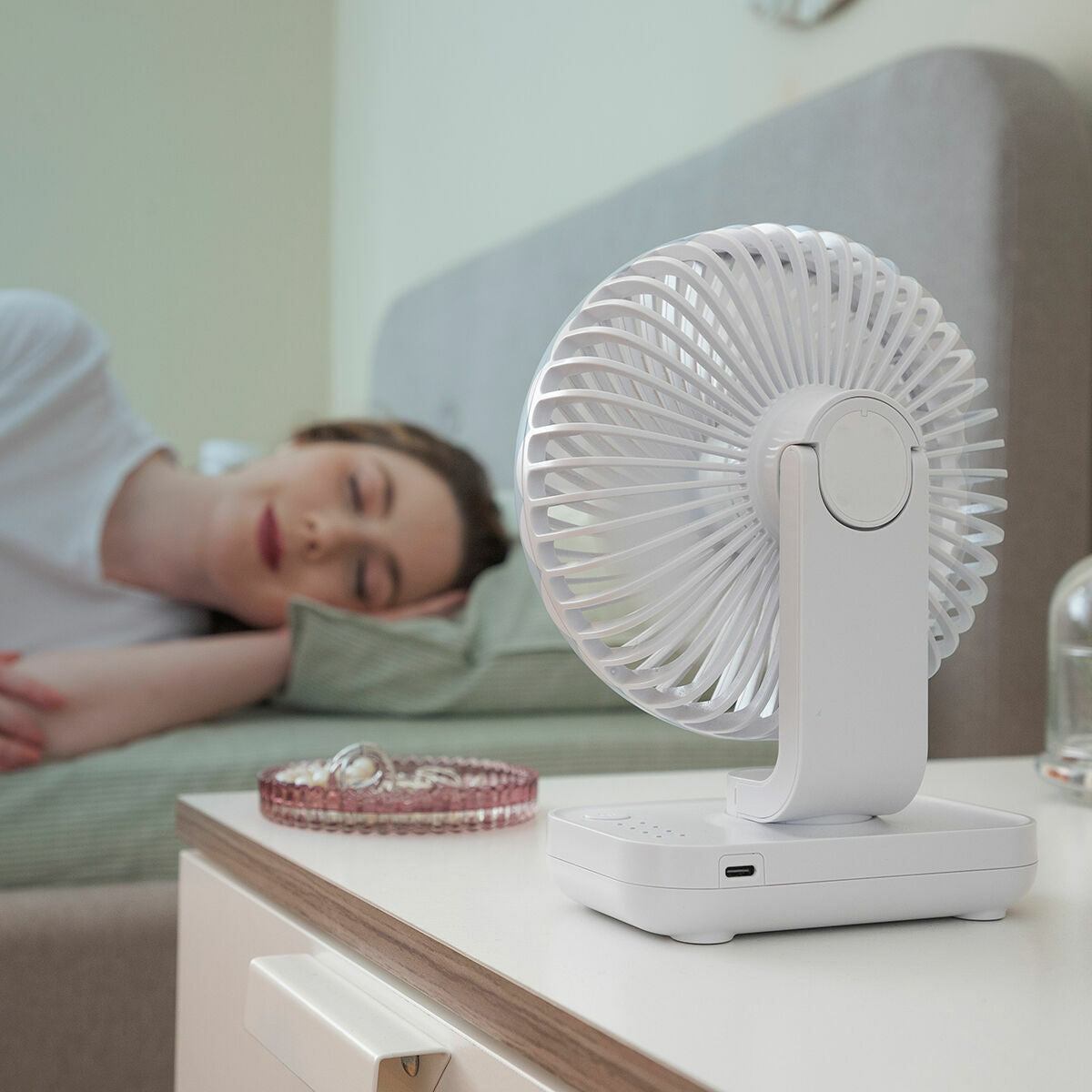 Laddningsbar Skrivbordsfläkt Fanrec InnovaGoods Ø5,4'' 3600 mAh / 13,3 W - finns hos Aktivcamping