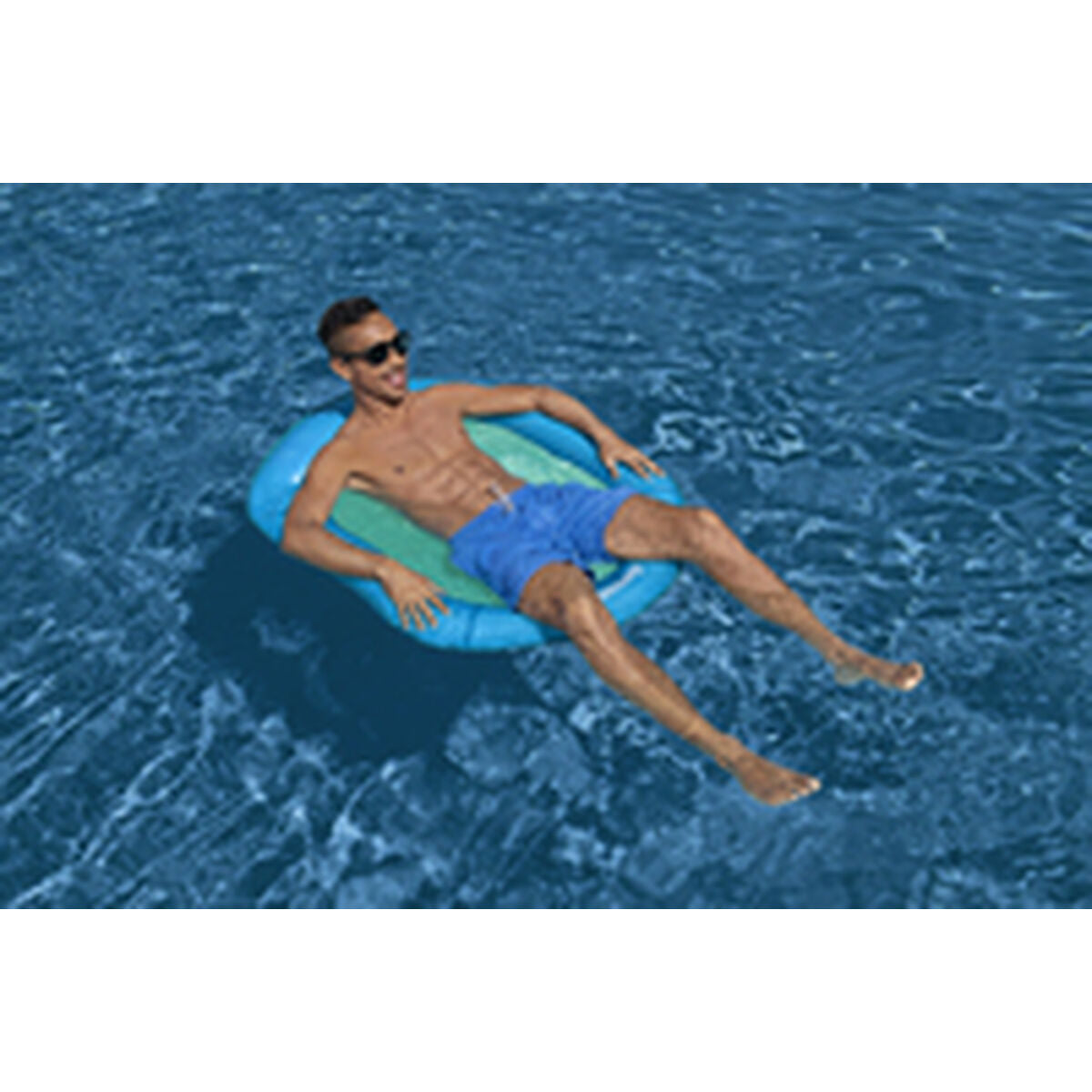 Luftmadrass Bestway 106 x 95 cm finns hos Aktivcamping
