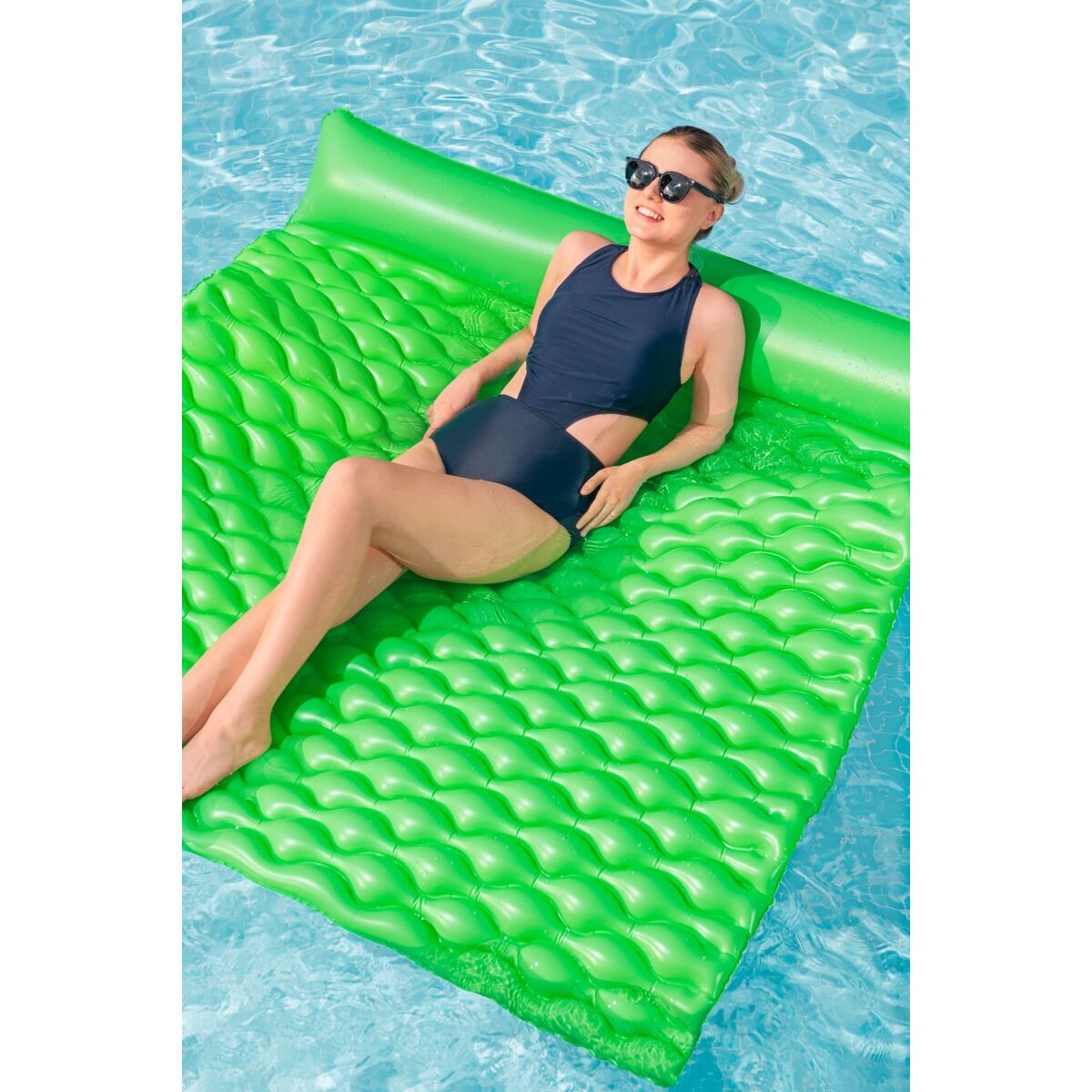 Luftmadrass Bestway 213 x 170 cm Hoprullningsbara finns hos Aktivcamping