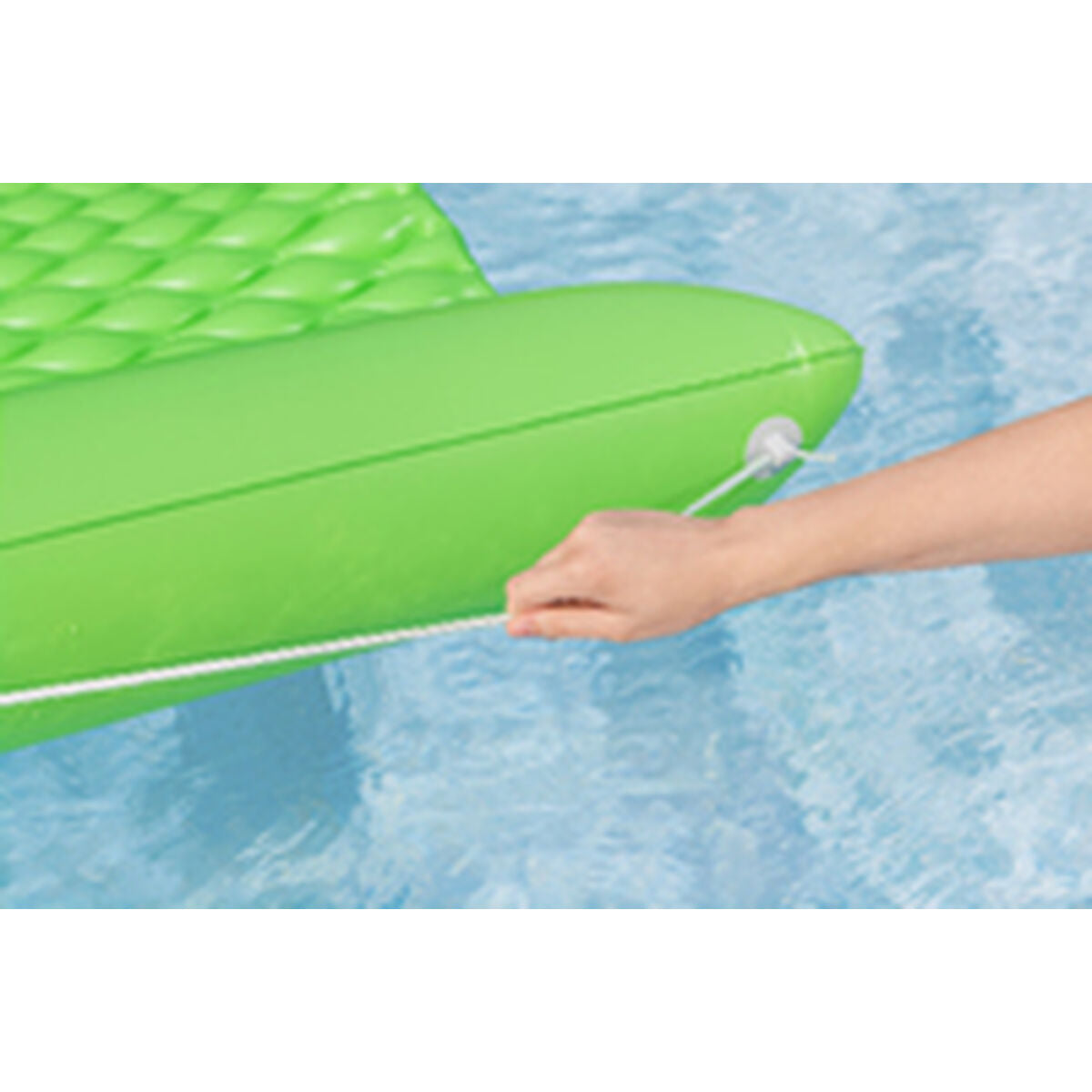 Luftmadrass Bestway 213 x 170 cm Hoprullningsbara finns hos Aktivcamping