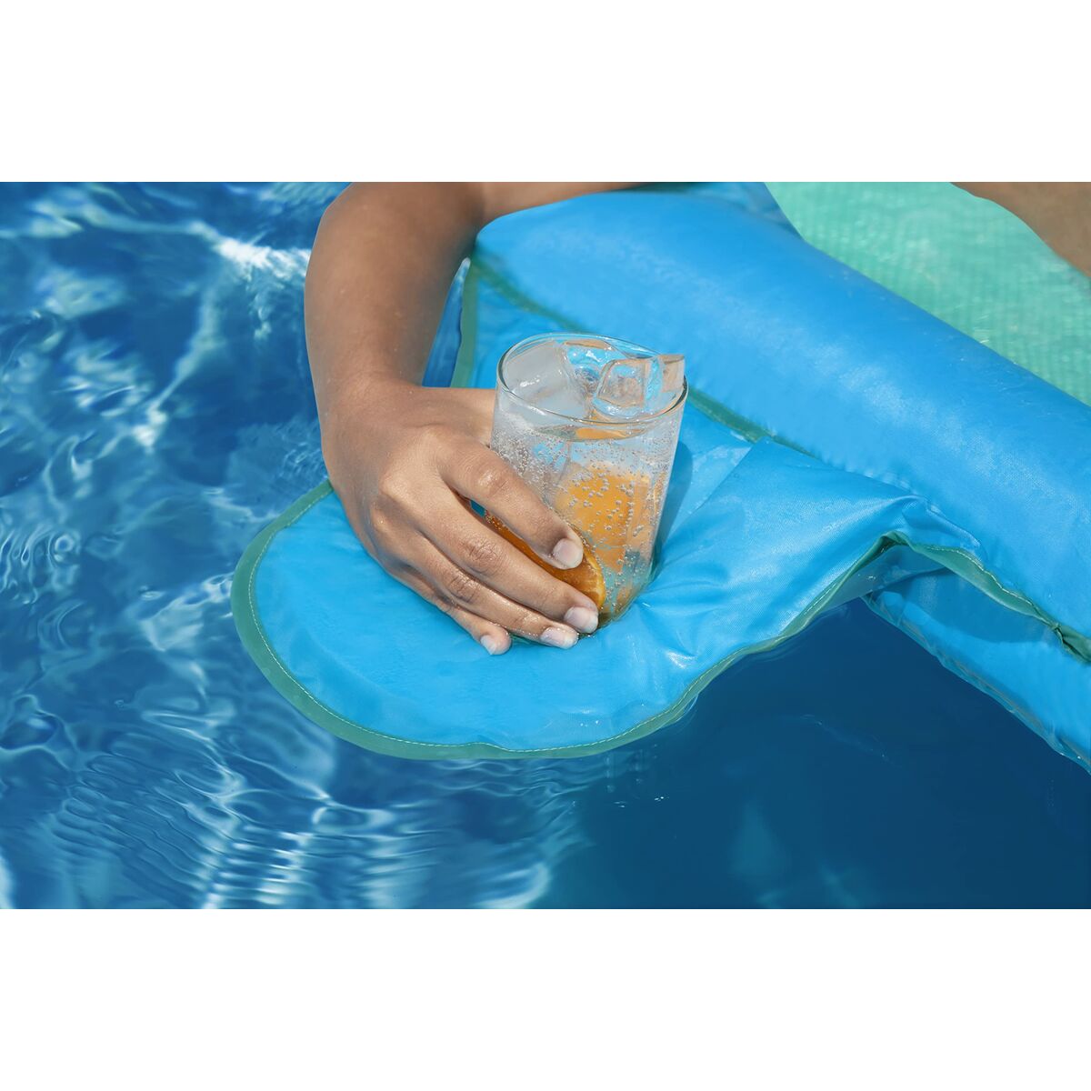 Luftmadrass Bestway Deluxe 171 x 94 cm finns hos Aktivcamping