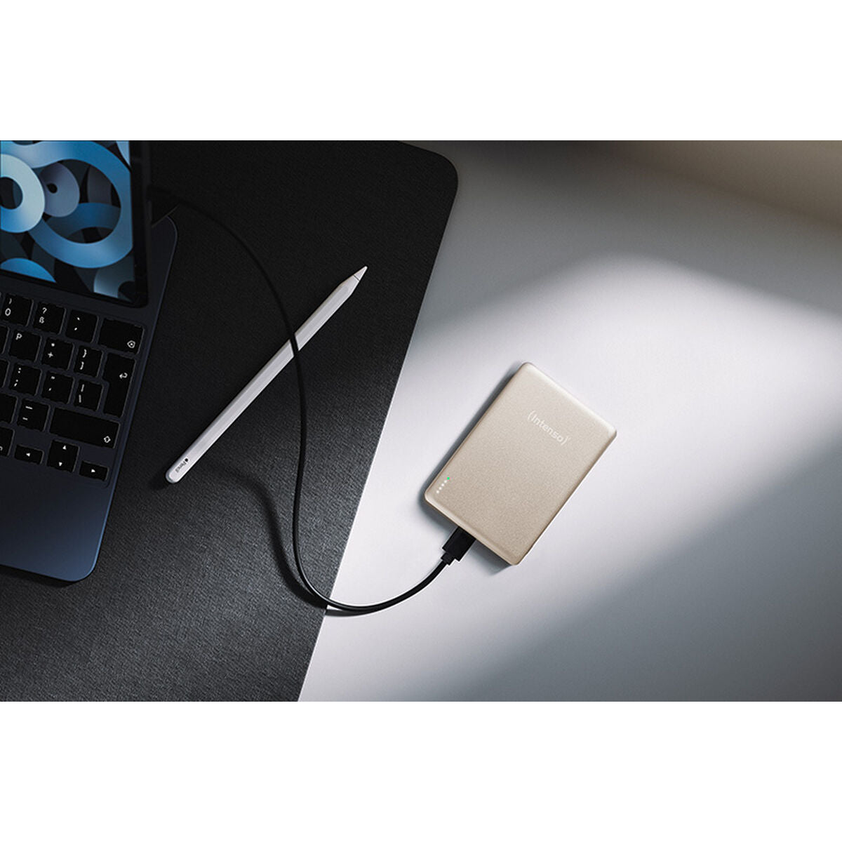 Powerbank INTENSO MW5000 MagSafe 5000 mAh Champagne - finns hos Aktivcamping
