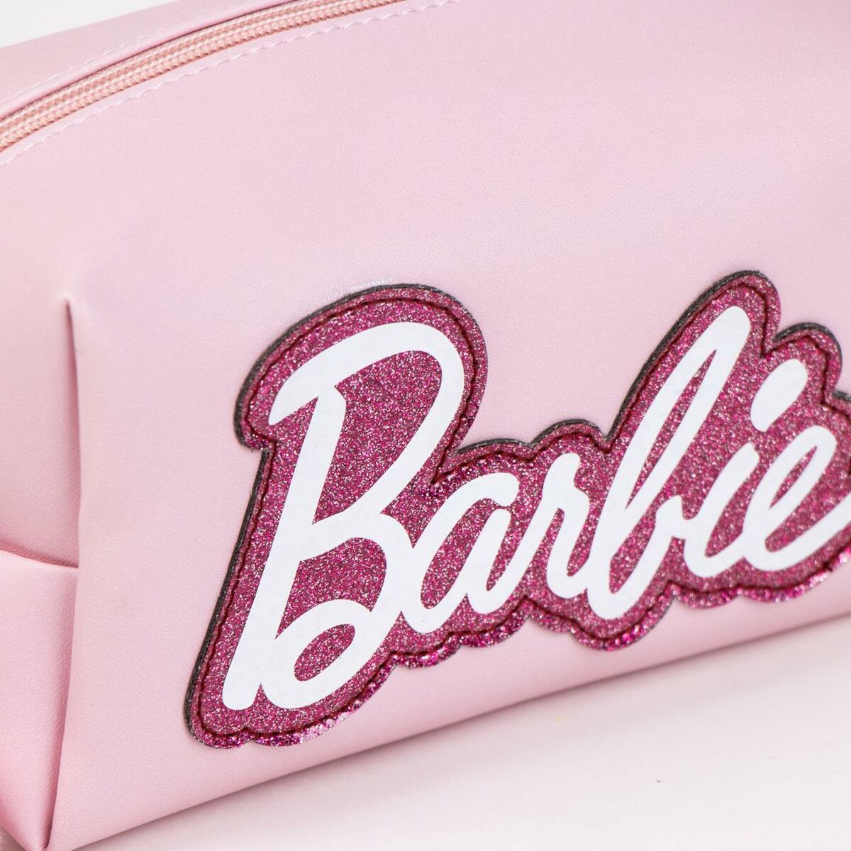 Resenecessär Barbie finns hos Aktivcamping
