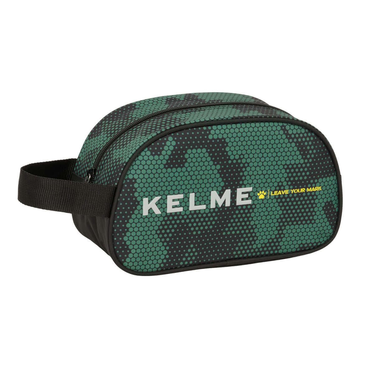 Resenecessär Kelme Camo Svart Grön finns hos Aktivcamping