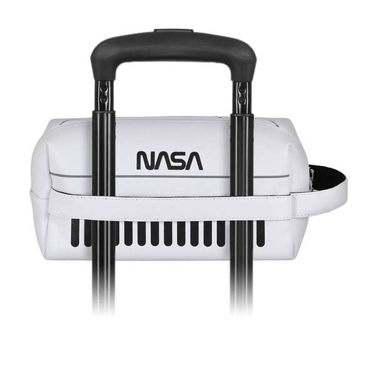 Resenecessär NASA Vit finns hos Aktivcamping