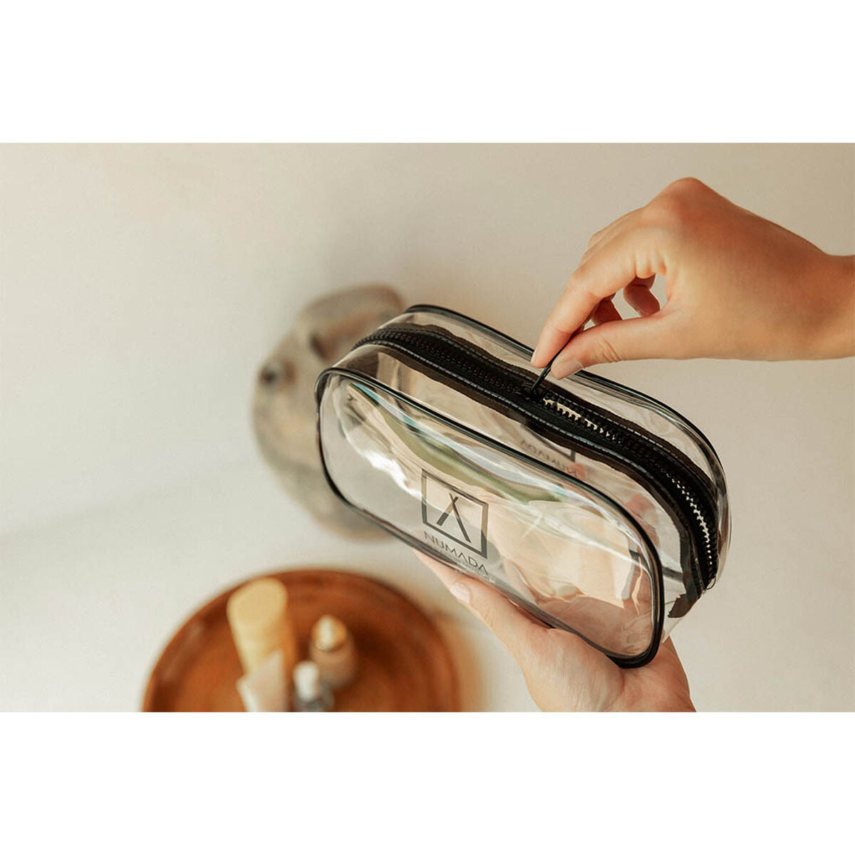 Resenecessär Numada Transparent PVC 23 x 11,5 x 6,5 cm finns hos Aktivcamping