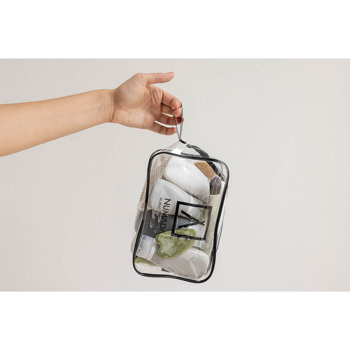 Resenecessär Numada Transparent PVC Silikon 20 x 6,5 x 13,5 cm finns hos Aktivcamping