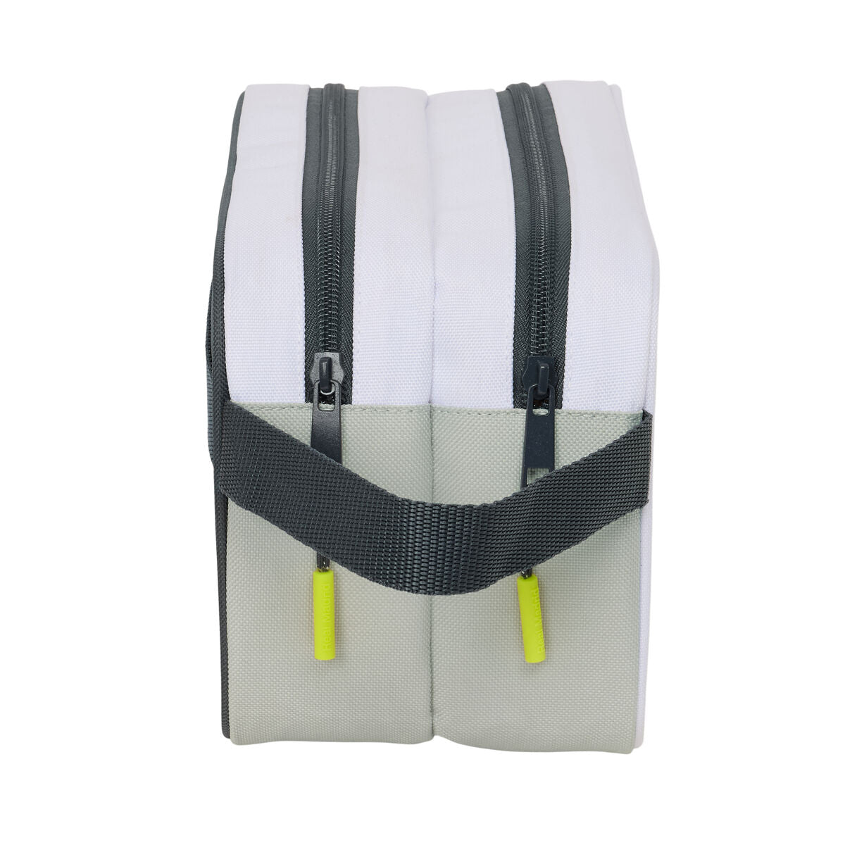 Resenecessär Real Madrid C.F. Vit Sportig 26 x 15 x 12.5 cm finns hos Aktivcamping