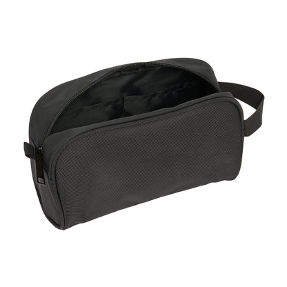 Resenecessär Sevilla Fútbol Club Business Svart 24 x 15 x 10 cm finns hos Aktivcamping