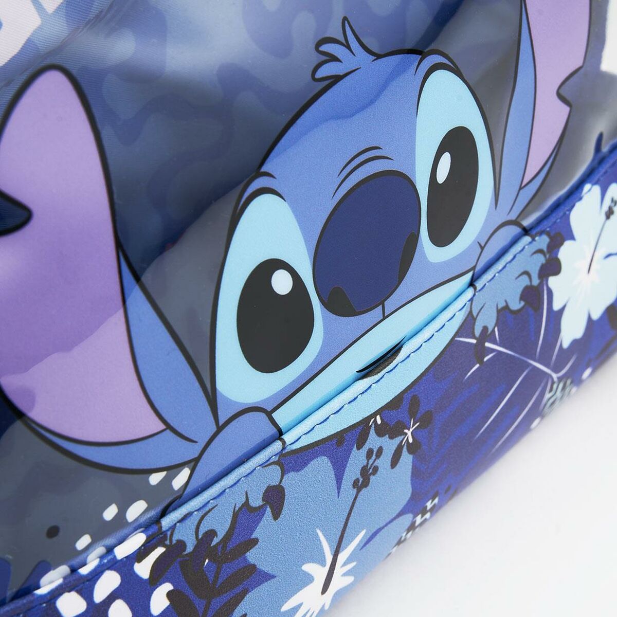 Resenecessär Stitch finns hos Aktivcamping