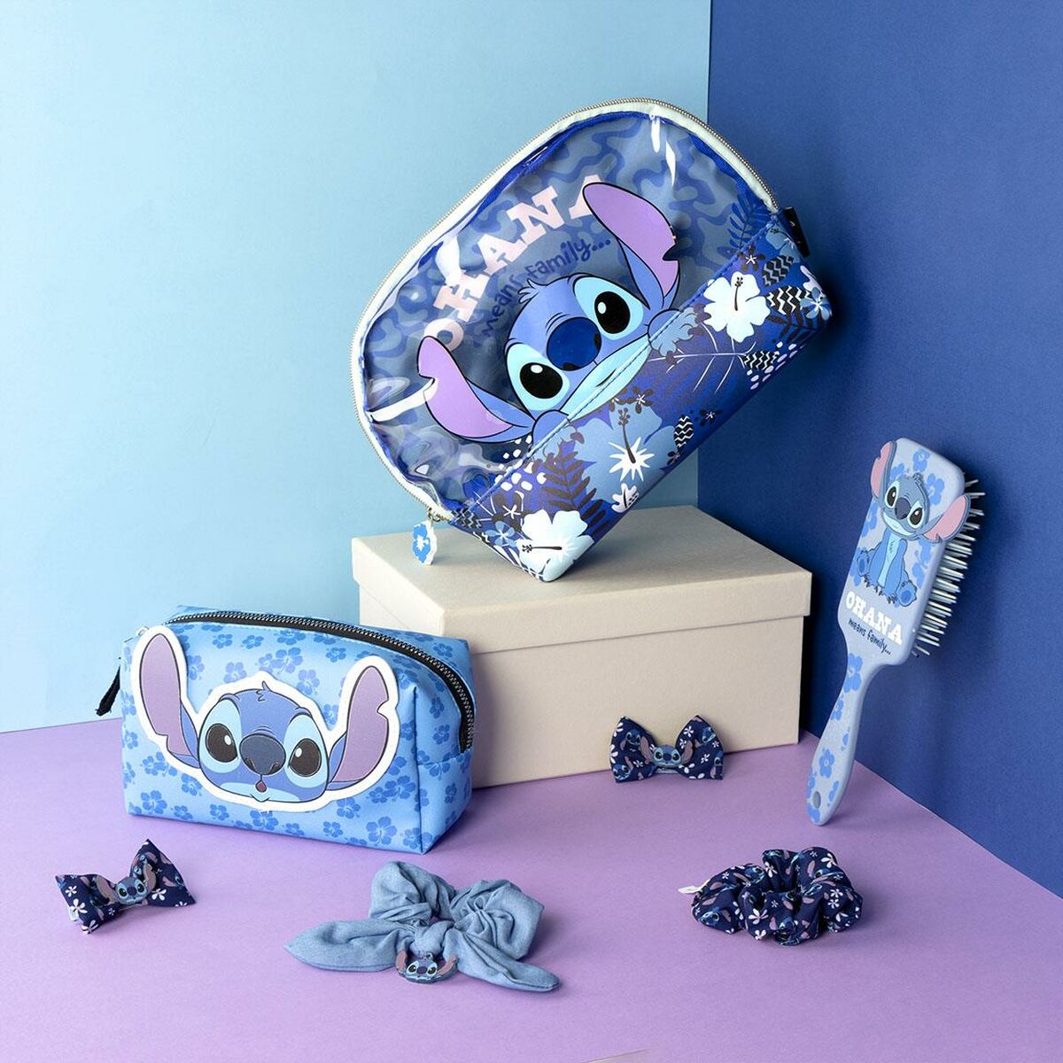 Resenecessär Stitch finns hos Aktivcamping