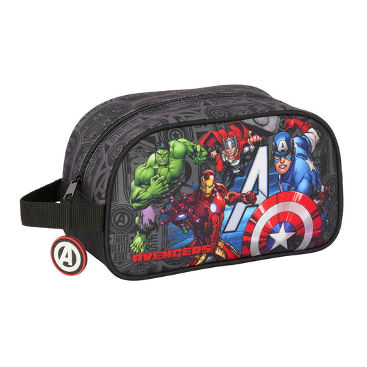 Resenecessär The Avengers Vendetta Svart finns hos Aktivcamping
