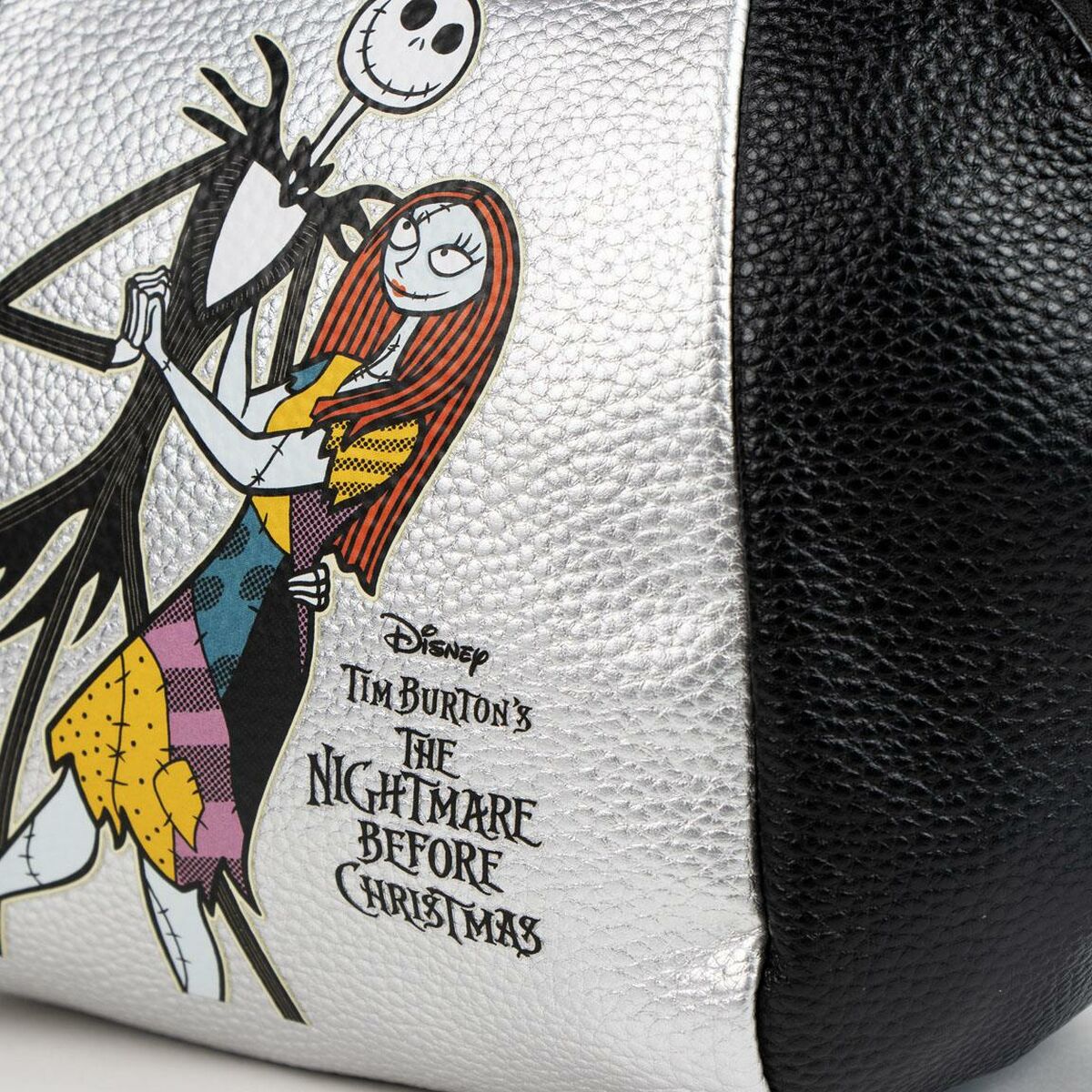 Resenecessär The Nightmare Before Christmas finns hos Aktivcamping