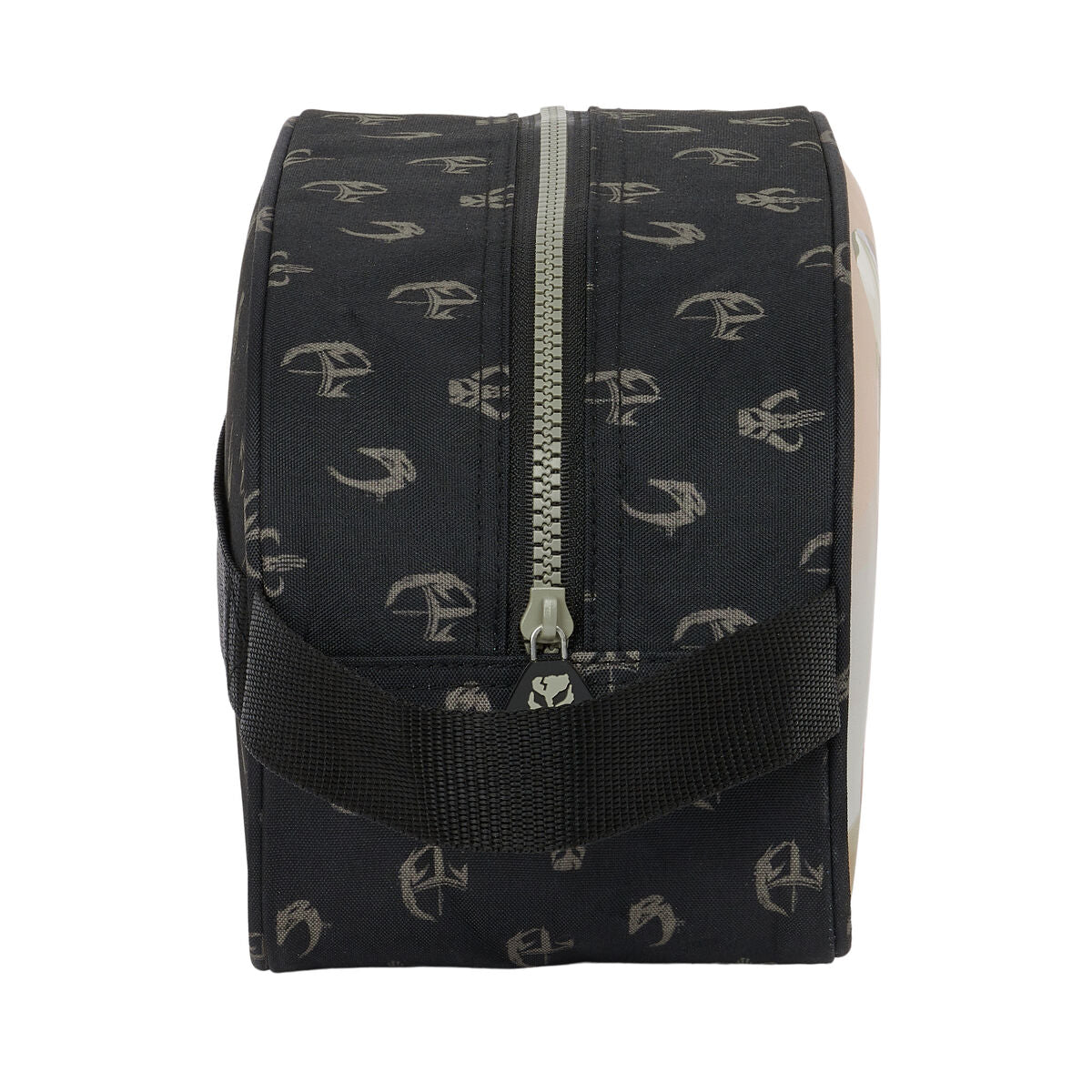 Skolnecessär The Mandalorian This is the way Svart 26 x 15 x 12 cm - finns hos Aktivcamping