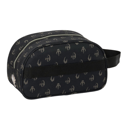 Skolnecessär The Mandalorian This is the way Svart 26 x 15 x 12 cm - finns hos Aktivcamping