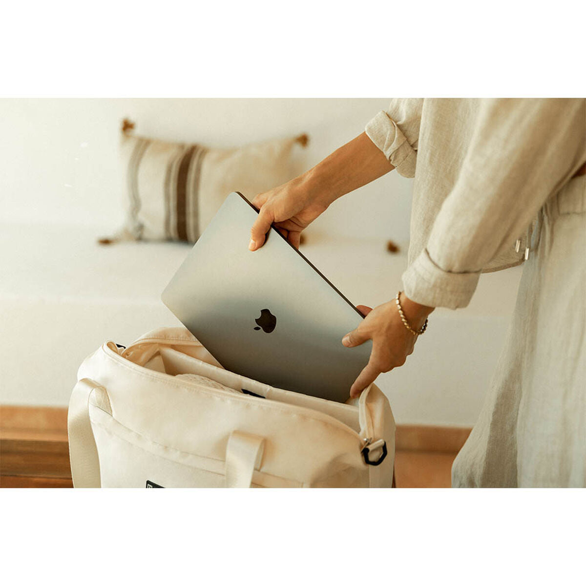 Sportväska Numada Beige 35 L finns hos Aktivcamping