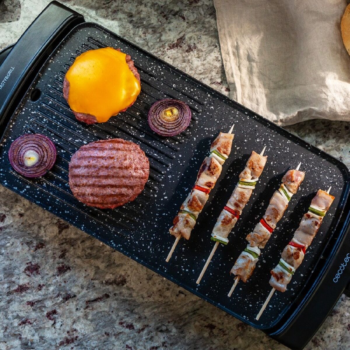 Stekbord Cecotec Tasty&Grill 2500 RockWater MixGrill 2150 W finns hos Aktivcamping