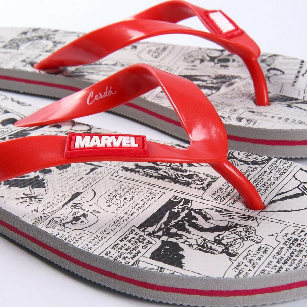 Strandtofflor för män Marvel Röd Grå finns hos Aktivcamping