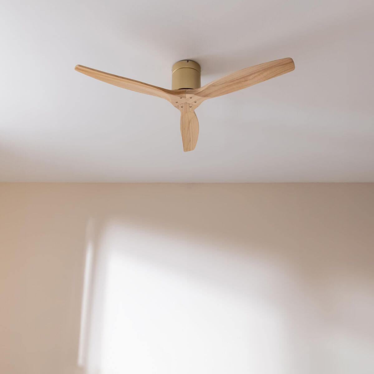 Takfläkt Cecotec Aero 5400 Classic 40 W Ø 132 cm Gyllene Trä finns hos Aktivcamping