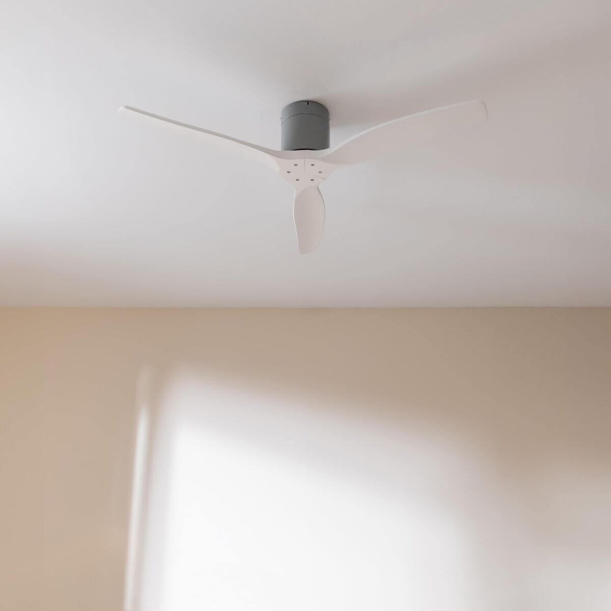 Takfläkt Cecotec Aero 5400 Classic 40 W Ø 132 cm Vit finns hos Aktivcamping