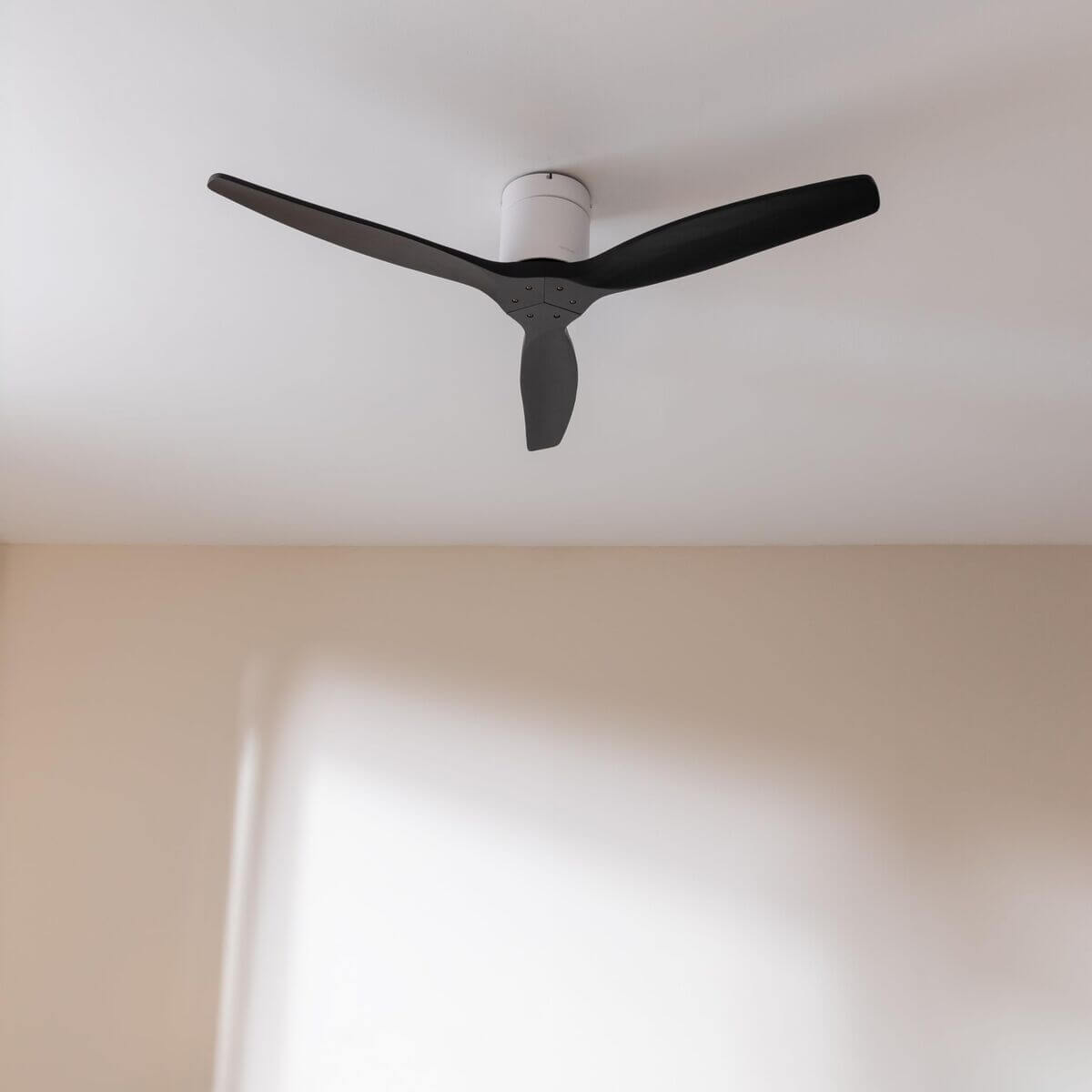 Takfläkt Cecotec Aero 5400 Classic 40 W Ø 132 cm Vit Svart finns hos Aktivcamping