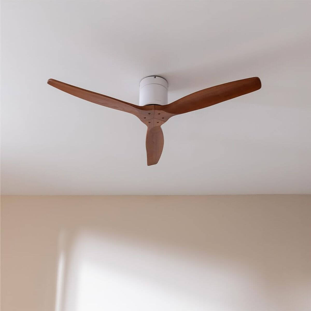 Takfläkt Cecotec Aero 5400 Classic 40 W Ø 132 cm Vit Trä finns hos Aktivcamping