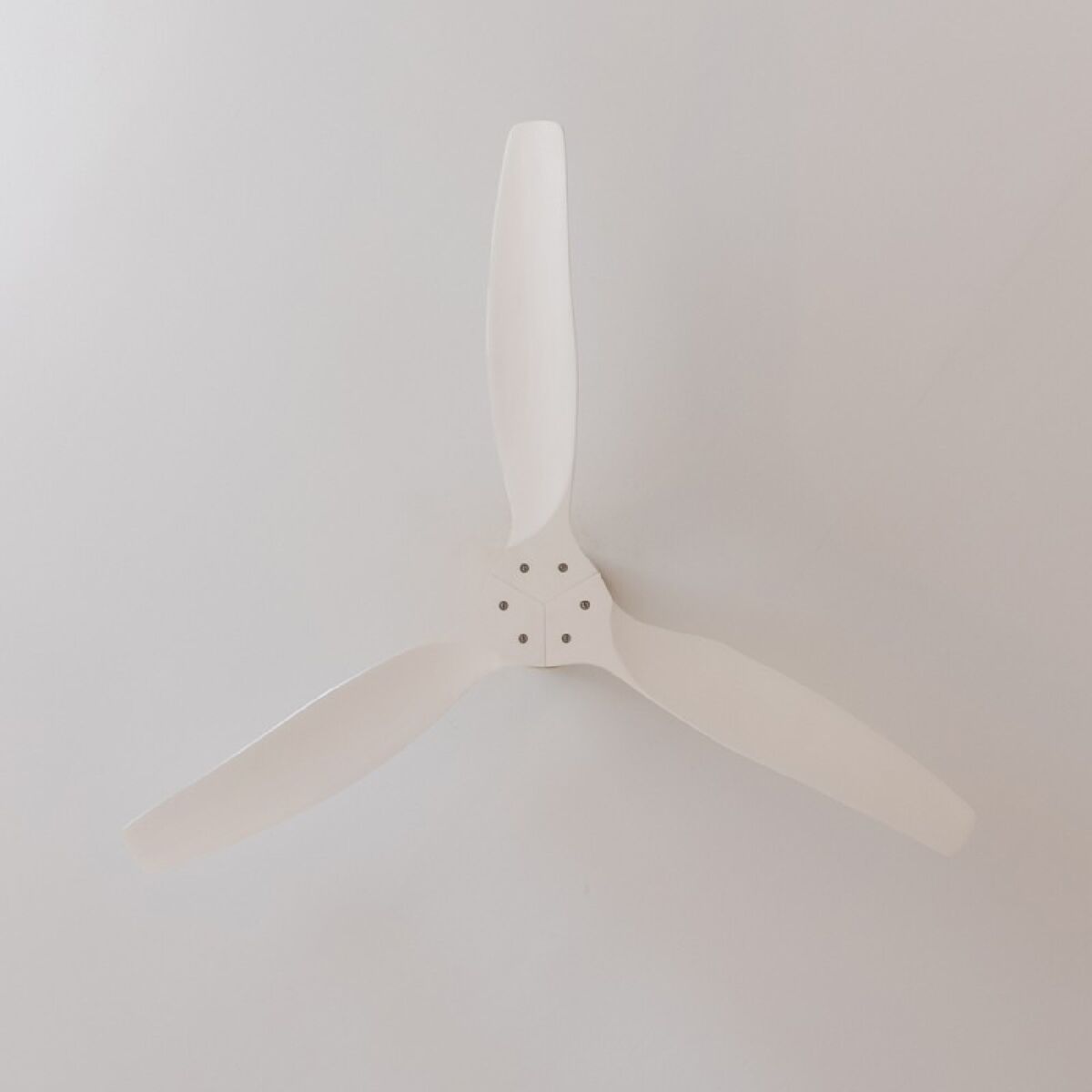 Takfläkt Cecotec EnergySilence Aero 5500 Aqua Vit 40 W Ø132 cm Trä finns hos Aktivcamping
