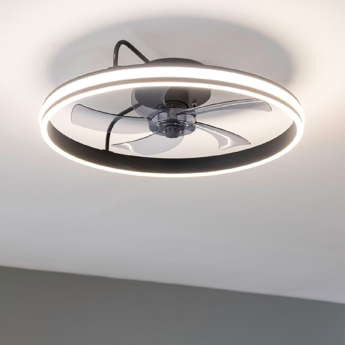Takfläkt Cecotec EnergySilence LampAero 650 FlowLight 20 W 45 W finns hos Aktivcamping