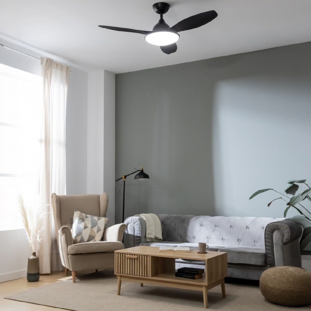 Takfläkt med belysning Cecotec EnergySilence 4800 Light 36 W Svart - finns hos Aktivcamping