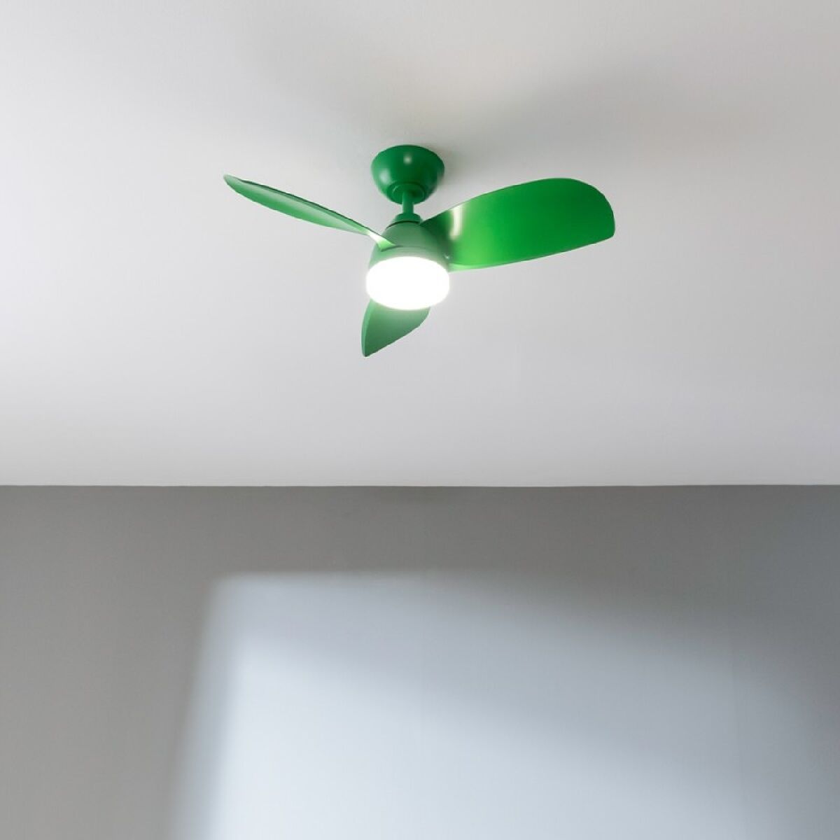 Takfläkt med belysning Cecotec EnergySilence Aero 3050 Mint 35 W - finns hos Aktivcamping