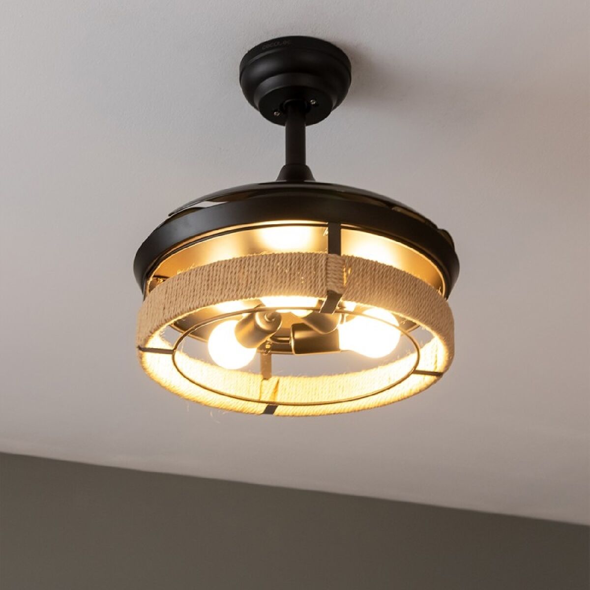 Takfläkt med belysning Cecotec EnergySilence Aero 3600 25 W finns hos Aktivcamping