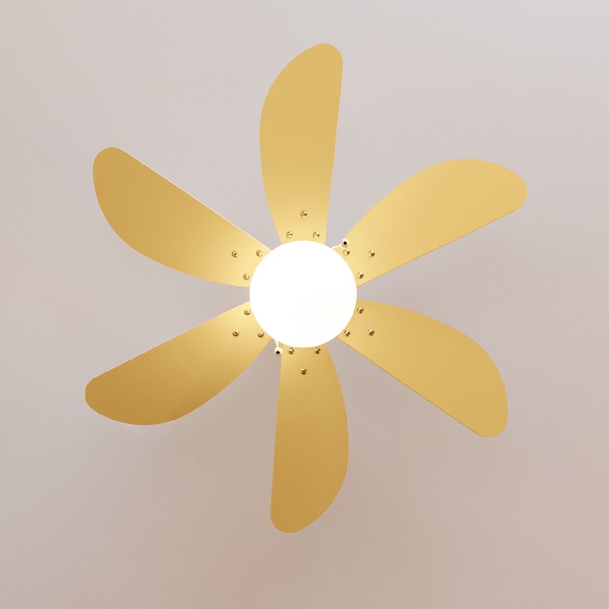 Takfläkt med belysning Cecotec EnergySilence Aero 3600 Vision Full SunLight 50 W finns hos Aktivcamping