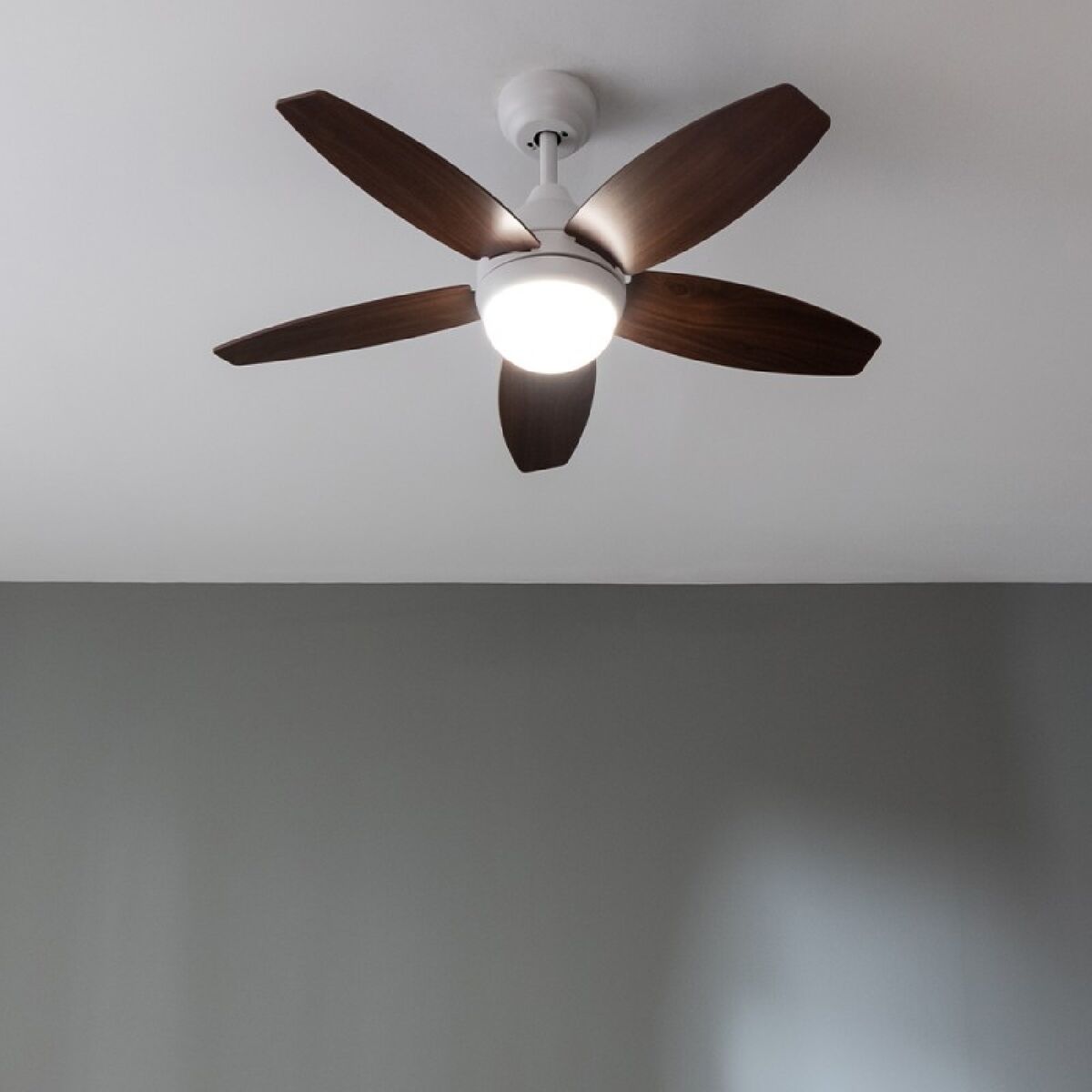 Takfläkt med belysning Cecotec EnergySilence Aero 4200 15 W 53 W finns hos Aktivcamping