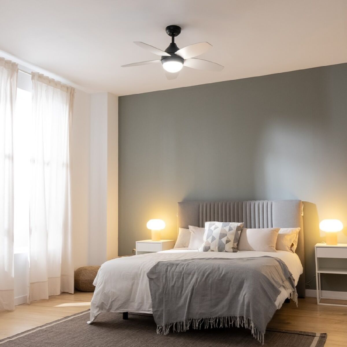 Takfläkt med belysning Cecotec EnergySilence Aero 4200 15 W 53 W Svart Trä 4200 Lm (3000-6500 K) finns hos Aktivcamping