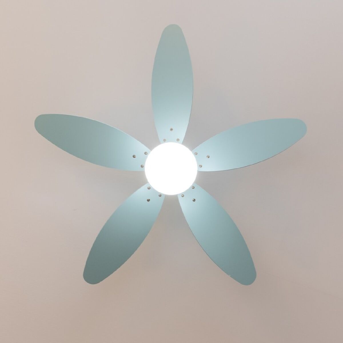 Takfläkt med belysning Cecotec EnergySilence Aero 4260 Ljusblå 18 W 40 W finns hos Aktivcamping