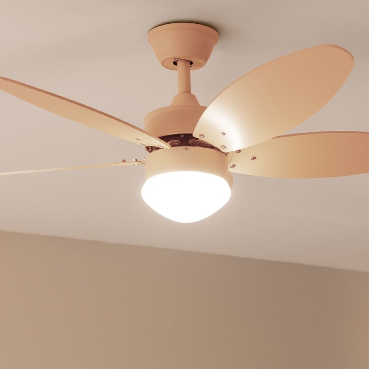 Takfläkt med belysning Cecotec EnergySilence Aero 4260 Orange 18 W 40 W finns hos Aktivcamping