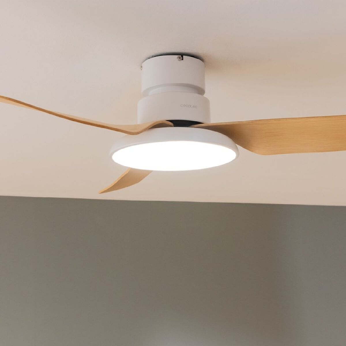 Takfläkt med belysning Cecotec EnergySilence Aero 5200 Brun 22 W 40 W finns hos Aktivcamping