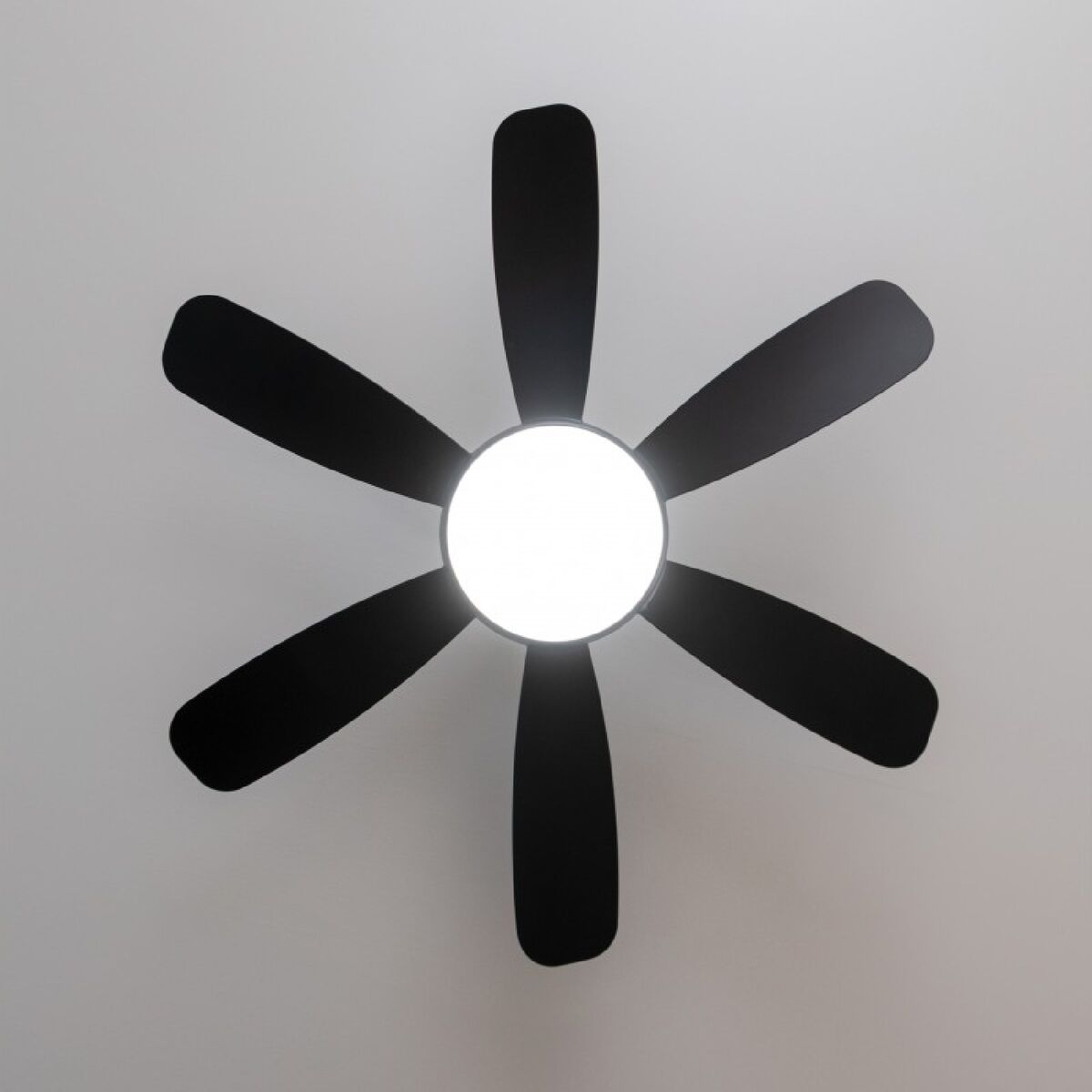 Takfläkt med belysning Cecotec EnergySilence Aero 5200 Svart 55 W 32 W finns hos Aktivcamping