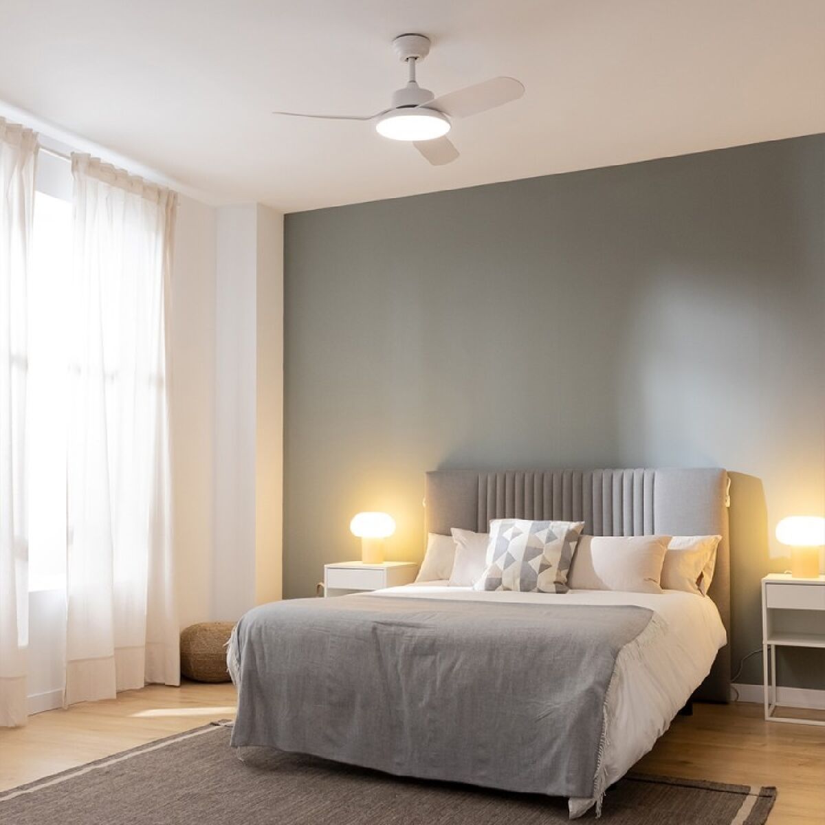 Takfläkt med belysning Cecotec EnergySilence Aero 5200 Vit 22 W 40 W finns hos Aktivcamping