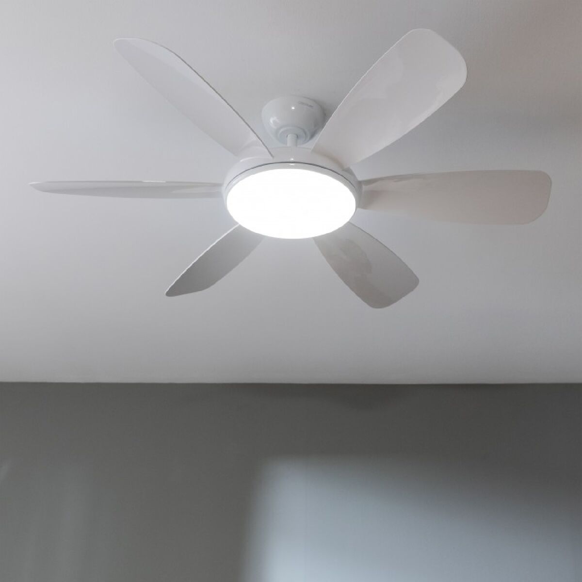 Takfläkt med belysning Cecotec EnergySilence Aero 5200 Vit 35 W - finns hos Aktivcamping