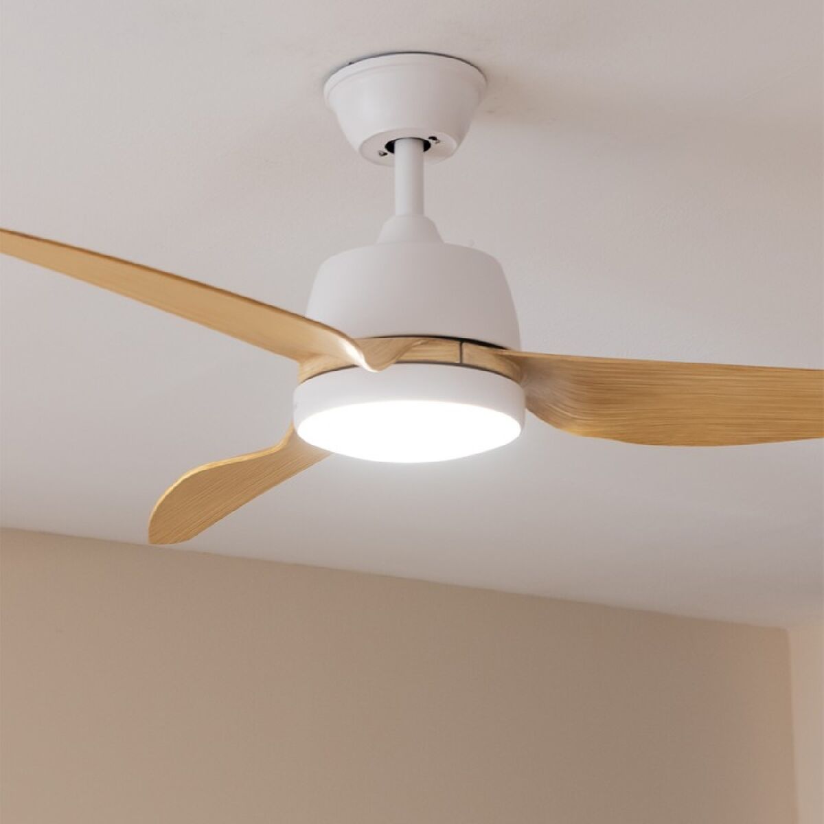 Takfläkt med belysning Cecotec EnergySilence Aero 5250 Brun 18 W 62 W finns hos Aktivcamping