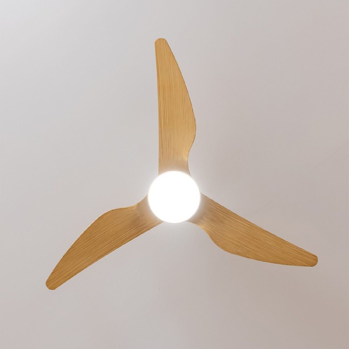 Takfläkt med belysning Cecotec EnergySilence Aero 5250 Brun 18 W 62 W finns hos Aktivcamping