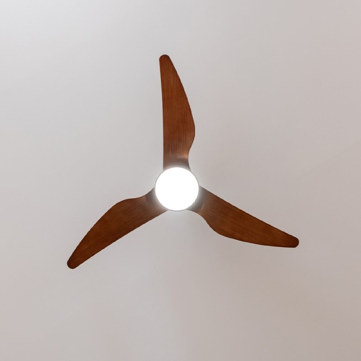 Takfläkt med belysning Cecotec EnergySilence Aero 5250 Brun Svart 18 W 62 W - finns hos Aktivcamping