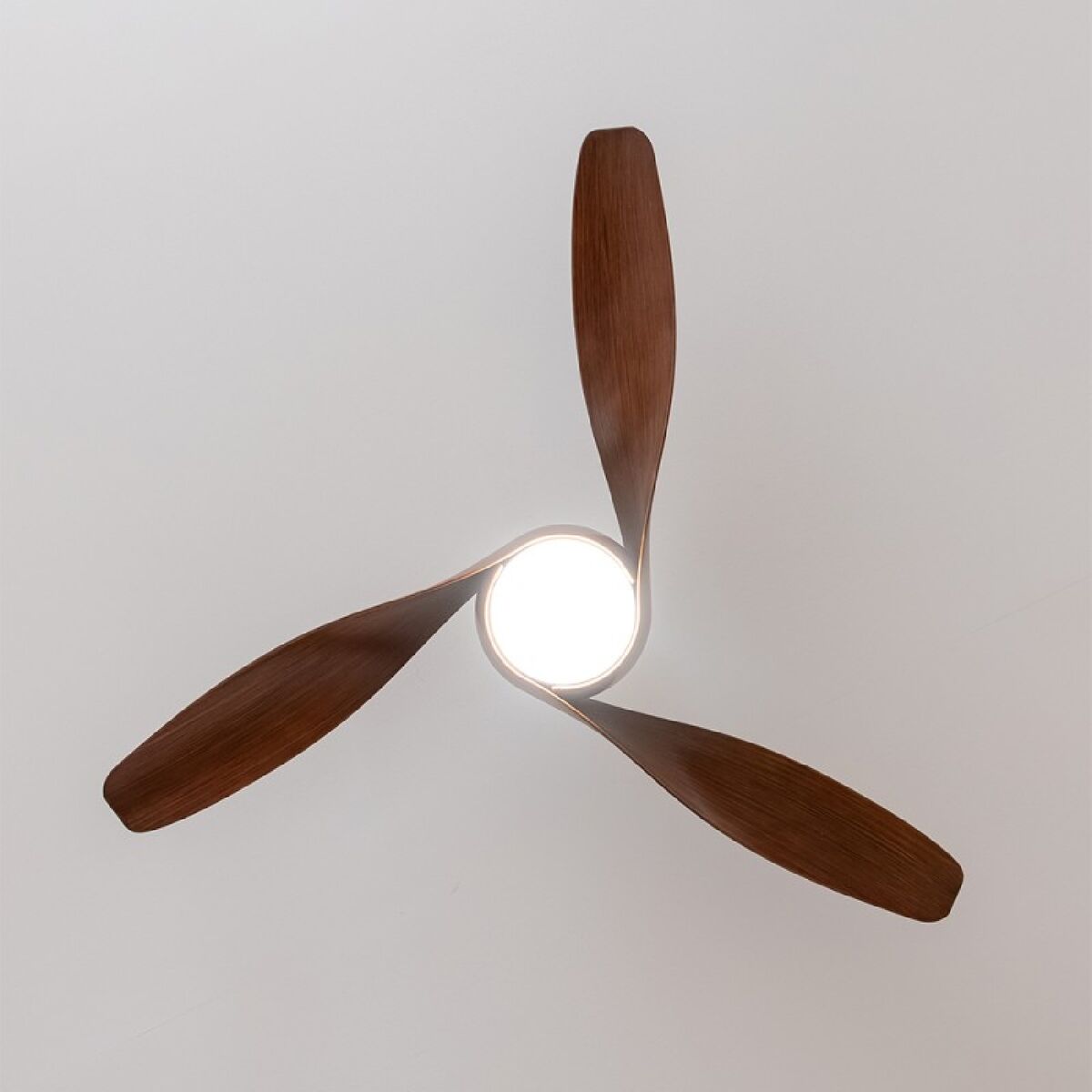 Takfläkt med belysning Cecotec EnergySilence Aero 5290 18 W 40 W Mörkbrun Trä finns hos Aktivcamping